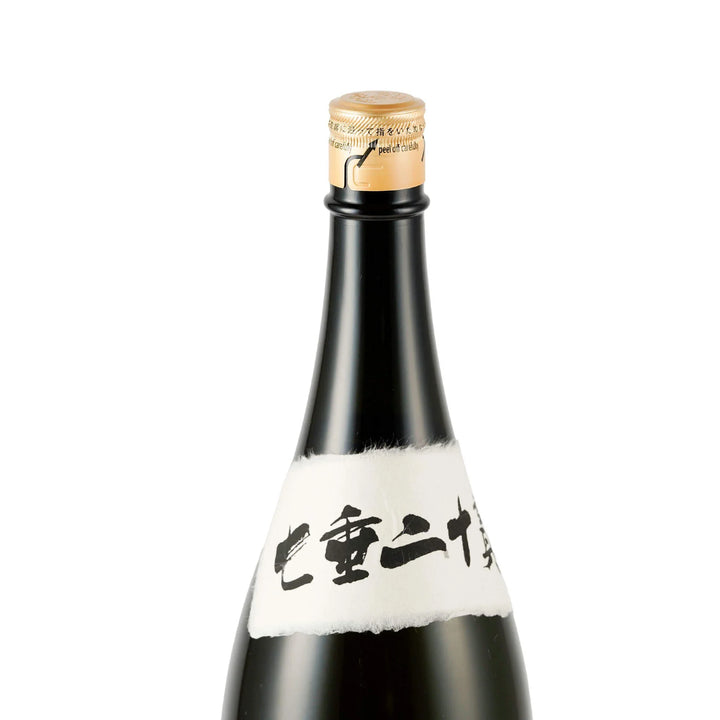 Original bottle cap seal of Juyondai Ryugetsu showing pristine condition. Authentic Sake from TRIPLEMERI LIQUOR STORE.